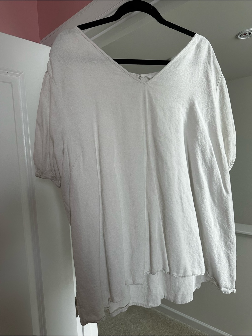 LC Lauren Conrad White V-Neck Relaxed Tunic Top